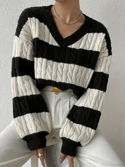 Loose Knit V-neck Vintage Pullover Sweater Black / S