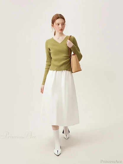 Minimalist V-neck Knit Bottom Sweater Sweater