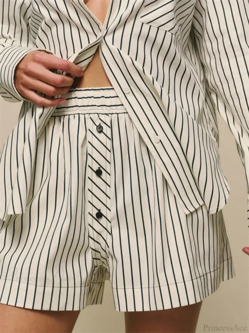 Striped Button Wide Leg Short white / S short-250223