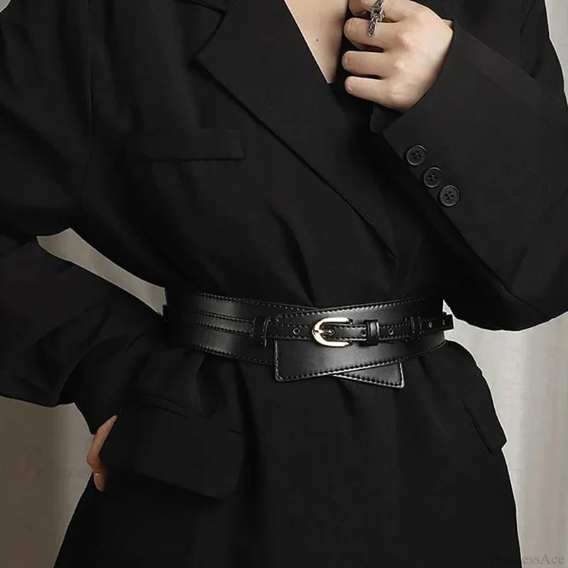 Synonyms: Gothic - medieval Leather - hide Pin - peg Buckle - clasp PU medieval hide peg clasp Belt