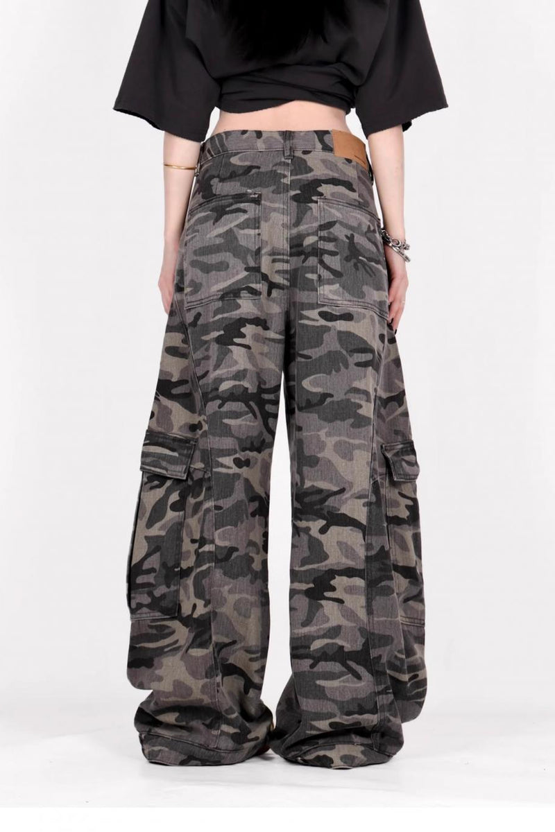 Vintage Camo Wide-Leg Cargo Pant